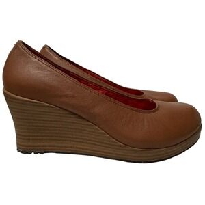 Crocs A-Leigh Wedge Heel Womens 8 W Walnut Brown Leather Comfort Pump Closed Toe